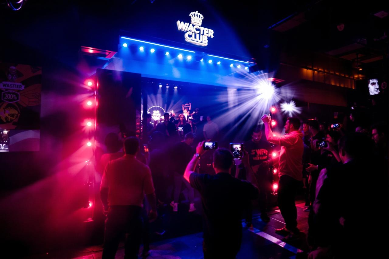 某顶流明星深夜被拍与神秘女子同乘豪车,经纪公司紧急回应